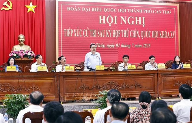 Chủ tịch Quốc hội Trần Thanh Mẫn tiếp xúc cử tri sau Kỳ họp thứ 9