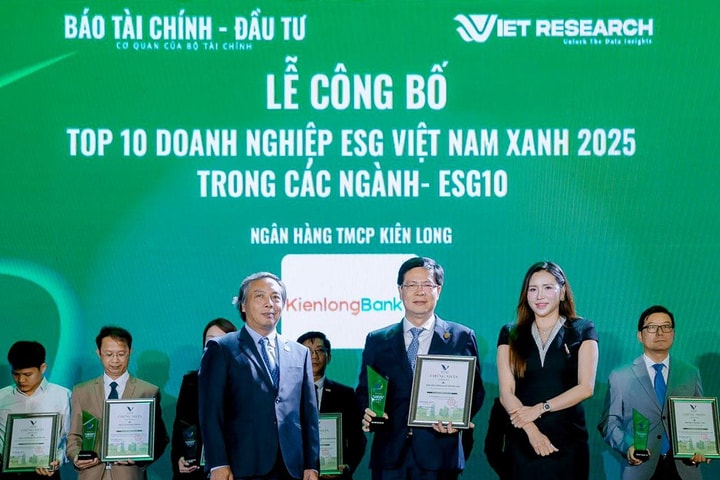 KienlongBank ghi dấu hành trình xanh với giải thưởng Top 10 Ngân hàng - ESG Việt Nam Xanh 2025