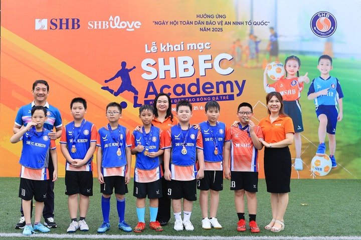 Học viện Đào tạo bóng đá trẻ SHB FC Academy - món quà ý nghĩa cho thiếu nhi