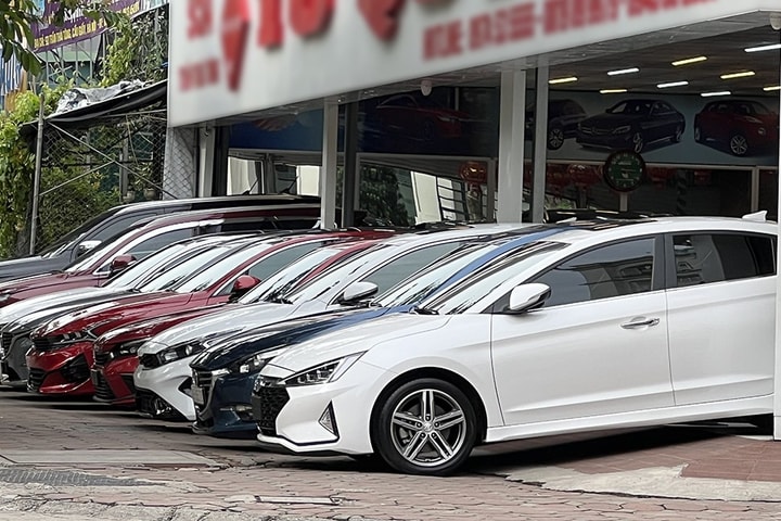 Thị trường ô tô cũ “ngủ đông”, nhiều showroom cắt lỗ vẫn khó bán hàng