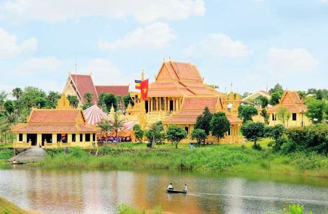 Về Làng Văn hóa, du lịch các dân tộc Việt Nam trải nghiệm văn hóa truyền thống
