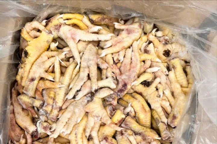 Xuất khống 1.400 tấn chân gà đông lạnh để buôn lậu, trốn thuế