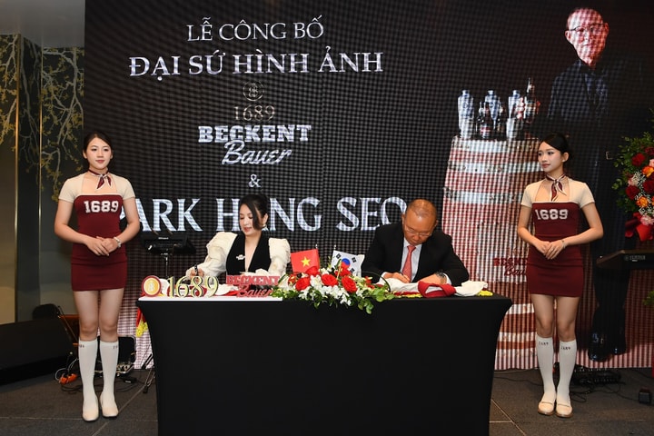 HLV Park Hang Seo chính thức trở thành Đại sứ hình ảnh của thương hiệu bia thủ công 1689 BECKENT BAUER tại Việt Nam