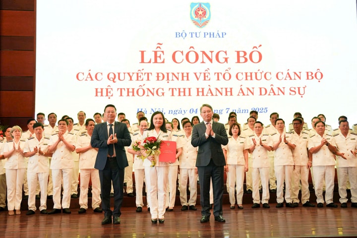 Kiện toàn cán bộ và ra mắt phần mềm biên lai điện tử Thi hành án dân sự