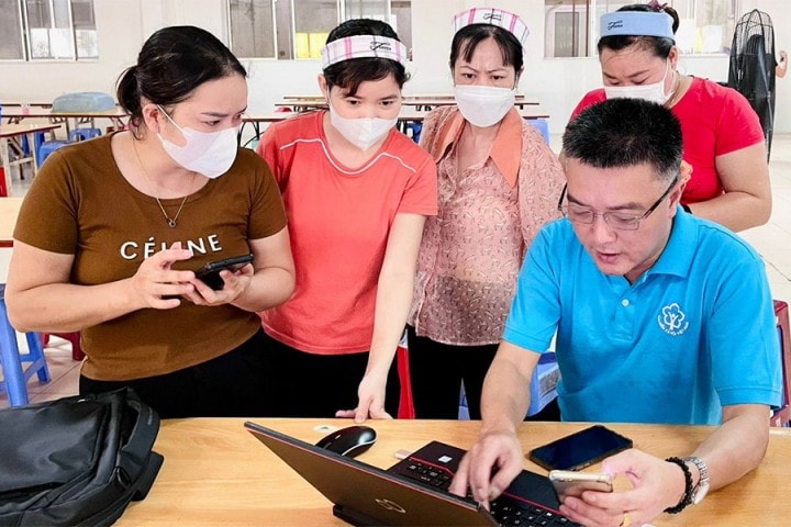 Tích cực nghiên cứu xây dựng sổ bảo hiểm xã hội điện tử