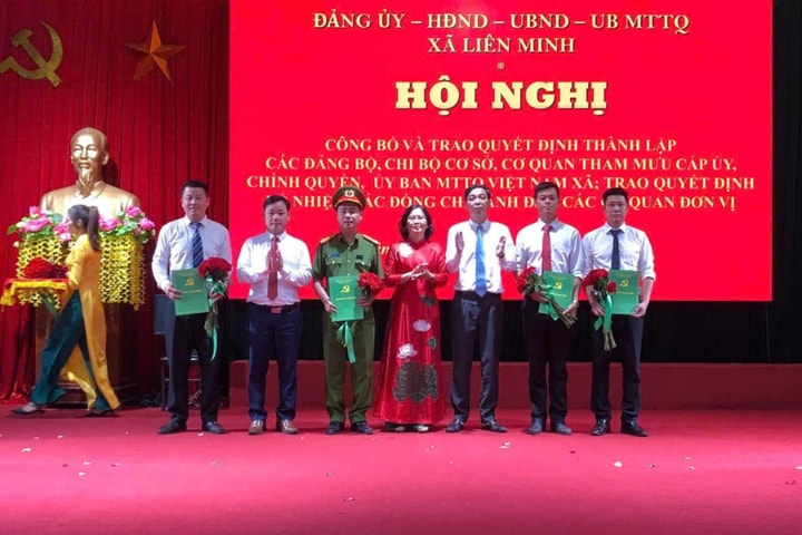 Xã Liên Minh trao quyết định thành lập các Đảng bộ, chi bộ cơ sở