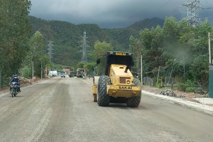 Nhộn nhịp công trường mở rộng, nâng cấp Quốc lộ 28B