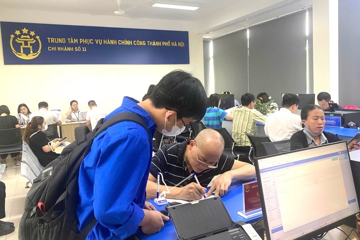 Từ bàn “một cửa” xã Thanh Trì: Tinh thần phục vụ lan tỏa cùng mùa hè tình nguyện