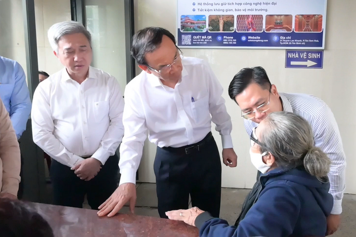 Lãnh đạo TP Hồ Chí Minh thăm hỏi, động viên gia đình nạn nhân vụ cháy chung cư Độc Lập