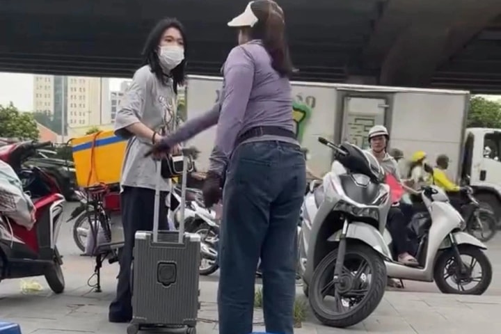 Phạt 2,5 triệu đồng người phụ nữ đuổi khách đợi xe gần bến xe Mỹ Đình