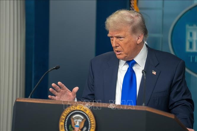 Tổng thống Mỹ Donald Trump phê duyệt chuyển vũ khí phòng thủ cho Ukraine
