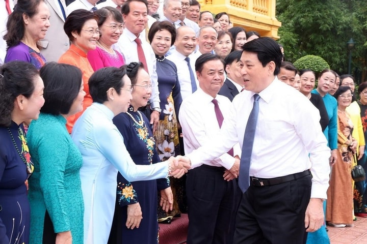 Chủ tịch nước: Mỗi người hãy luôn coi học tập là quyền lợi, trách nhiệm và nghĩa vụ