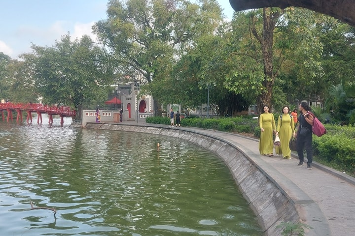 Hà Nội nắng gián đoạn, dịu mát dịp cuối tuần