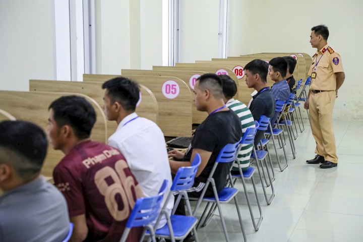 Hà Nội: Bắt đầu sát hạch cấp lại giấy phép lái xe ô tô quá hạn