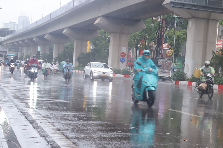 Hà Nội mưa dông, chủ động ứng phó thiên tai cực đoan