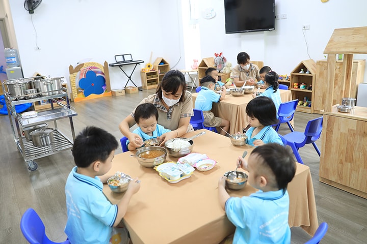 Miễn học phí, hỗ trợ bữa trưa - Dấu ấn năm học mới