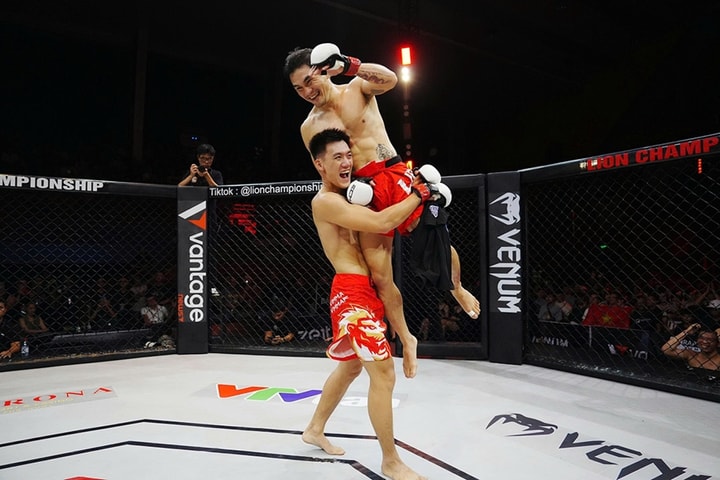 Võ sĩ Việt Nam đánh bại đối thủ Trung Quốc ở MMA Championship 24