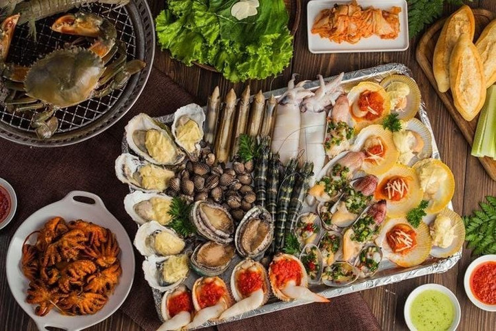 Cẩn trọng với dị ứng, ngộ độc hải sản trong mùa du lịch biển
