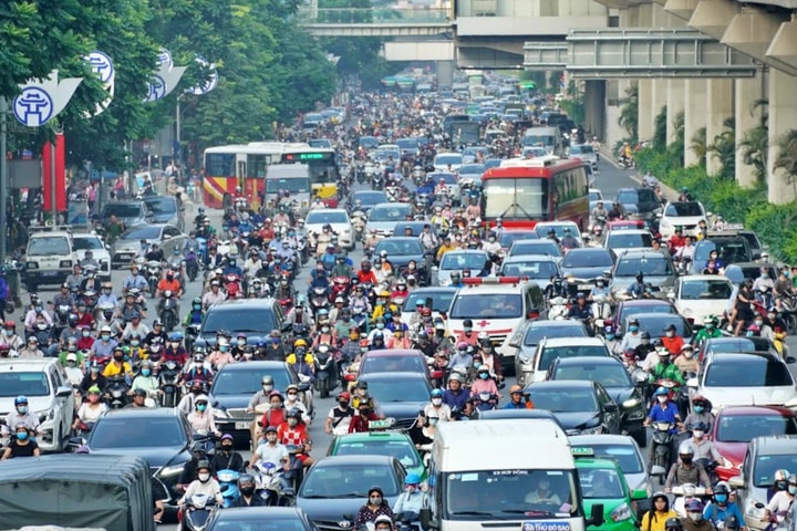 Hà Nội triển khai các giải pháp hỗ trợ người dân chuyển đổi xe chạy xăng