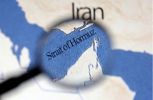 Nhà lập pháp Iran đề xuất đóng eo biển Hormuz