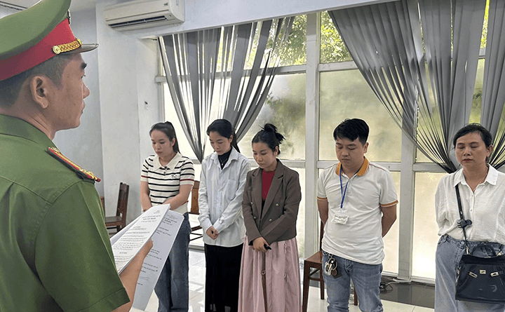 “Bác sĩ rởm" và chiêu trò "vẽ bệnh" tại phòng khám quốc tế Đà Nẵng
