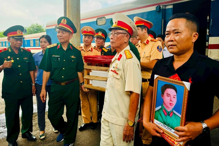 Đón hài cốt liệt sĩ về quê nhà