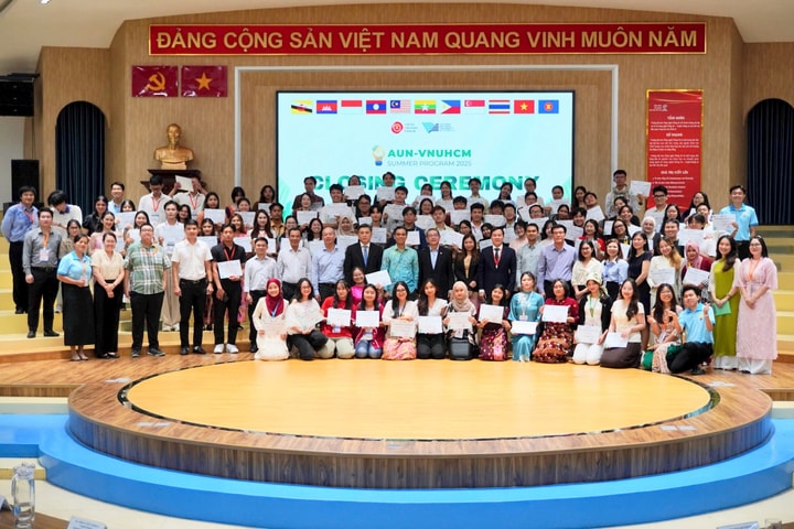 Kết thúc hành trình học thuật và kết nối văn hóa ASEAN tại Trại hè AUN-VNUHCM 2025