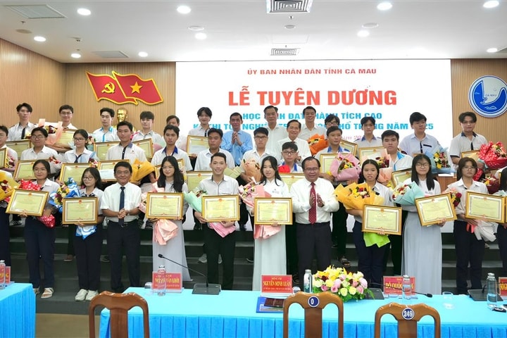 Ngành Giáo dục Cà Mau ghi dấu ấn tại kỳ thi tốt nghiệp THPT 2025