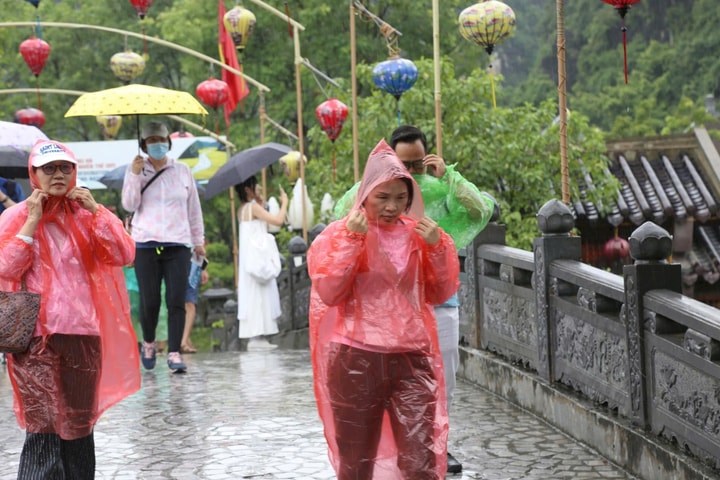 Hà Nội: Yêu cầu không tổ chức đưa du khách đến vùng đang có bão