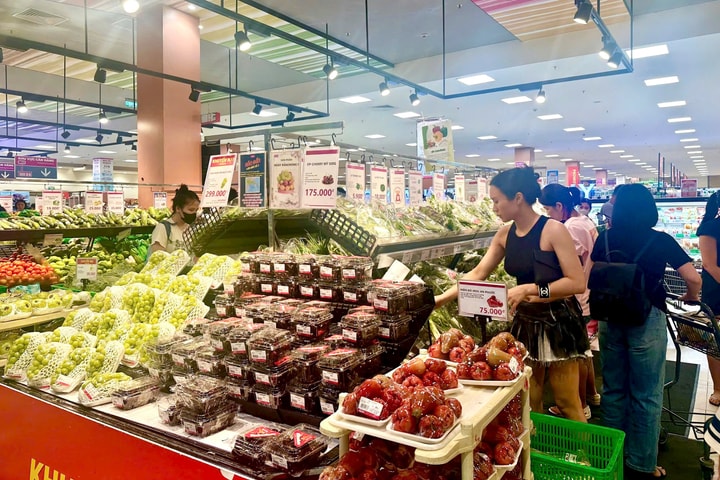 Siêu thị AEON phía Bắc sẵn sàng nguồn hàng ứng phó bão Wipha