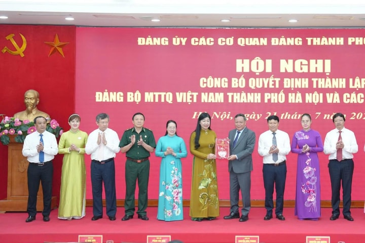 Công bố Quyết định thành lập Đảng bộ MTTQ Việt Nam TP Hà Nội và các chi bộ trực thuộc