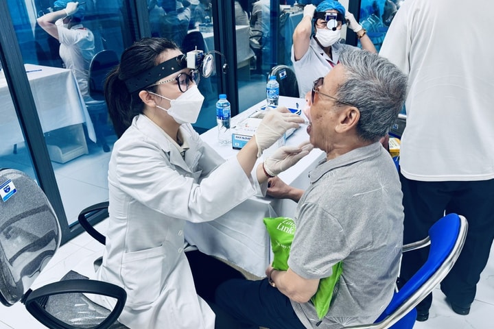 Phường Nghĩa Đô tổ chức khám sức khỏe cho người có công