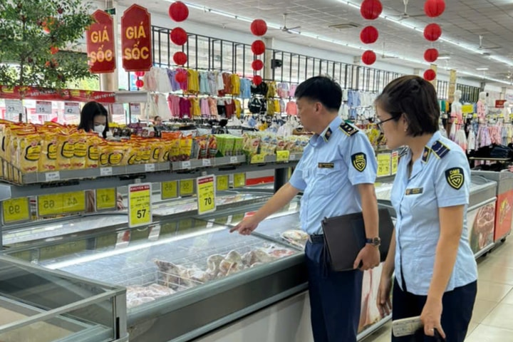 Xử lý hành vi găm hàng, tăng giá bất hợp lý trong mưa bão