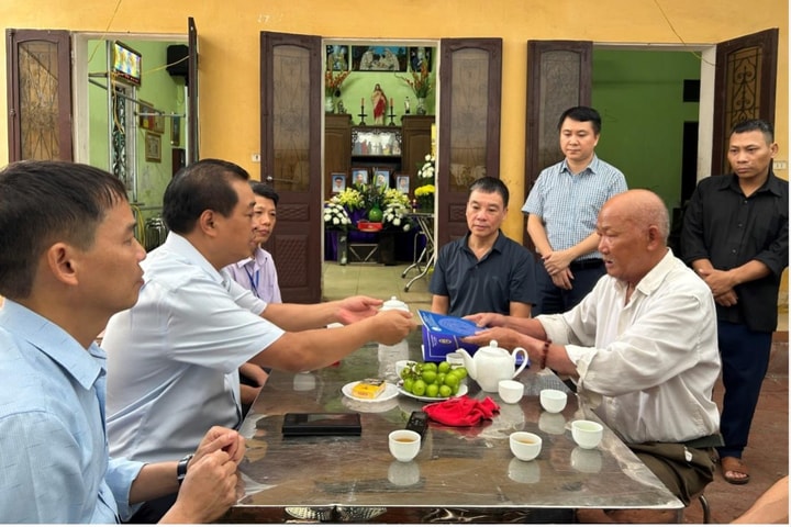 Thăm hỏi, động viên gia đình, nạn nhân bị ảnh hưởng do vụ lật tàu tại Hạ Long, Quảng Ninh