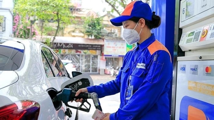 Dự báo giá xăng giảm nhẹ, giá dầu tăng trong chiều 24-7