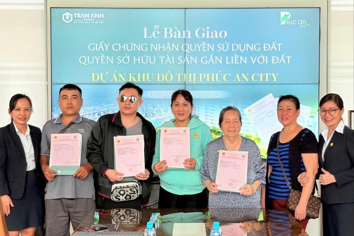 Trần Anh Group tiếp tục bàn giao sổ hồng cho khách hàng Phúc An City