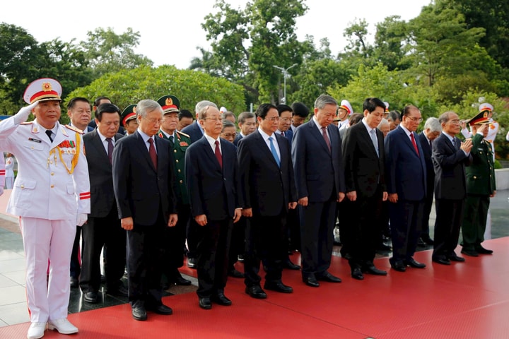 Lãnh đạo Đảng, Nhà nước và TP Hà Nội tưởng niệm các Anh hùng liệt sĩ và Chủ tịch Hồ Chí Minh