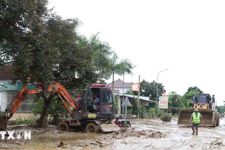 Nỗ lực thông tuyến quốc lộ 7 đến tâm lũ Tương Dương và Mường Xén