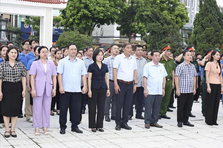 Lãnh đạo xã Thường Tín dâng hương tưởng niệm các Anh hùng liệt sỹ