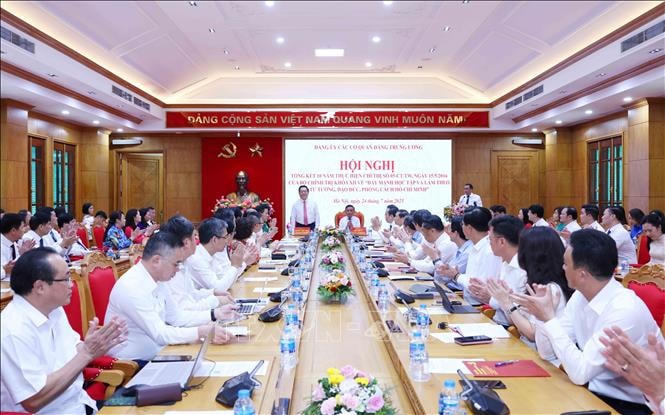 Các cơ quan Đảng Trung ương tiếp tục gương mẫu, đi đầu trong thực hiện các quyết sách chiến lược