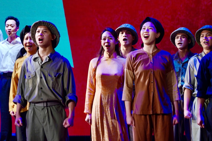 Kể chuyện cách mạng qua "lăng kính" mới