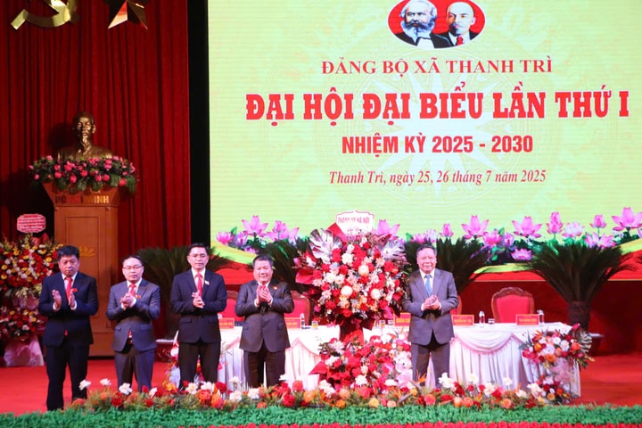 Phó Bí thư Thường trực Thành ủy Nguyễn Văn Phong: Xây dựng Thanh Trì thành phường văn minh, hiện đại, xanh và thông minh