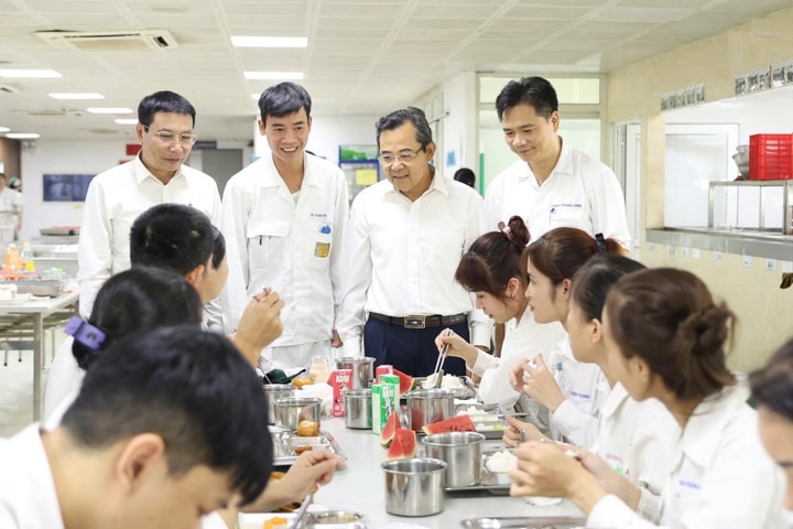 “Bữa cơm Công đoàn”: Ấm lòng hơn 1.300 công nhân Goshi - Thăng Long