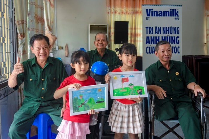 Vinamilk viết tiếp câu chuyện hòa bình bằng tranh và hành động