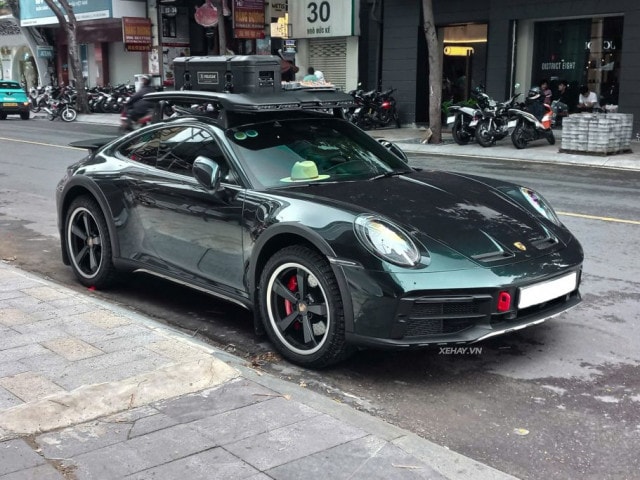 Cận cảnh Porsche 911 Dakar vừa được thay "áo mới" tại Việt Nam