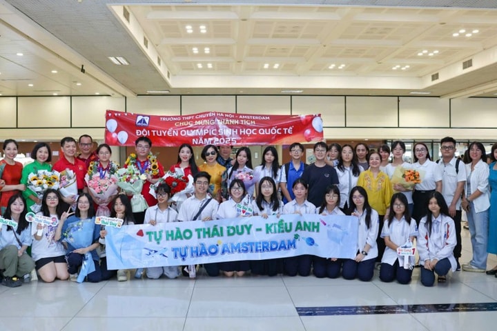 Học sinh Việt Nam rạng rỡ trở về từ Olympic Sinh học quốc tế