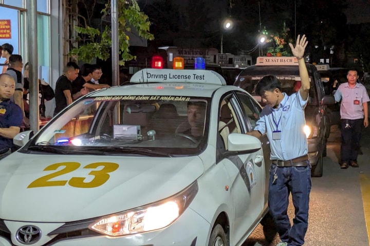 TP Hồ Chí Minh: Thi sát hạch lái xe tới đêm khuya