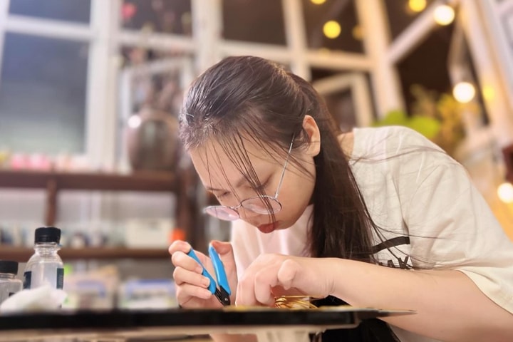 Họa kim sa: Nghệ thuật cổ “chạm” đến trái tim gen Z