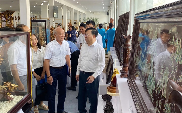 Hà Nội khai mạc triển lãm ngành sơn mài - khảm trai - đồ gỗ điêu khắc
