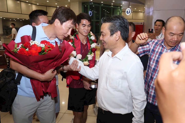 Đội tuyển U23 Việt Nam về nước sau chiến thắng tại giải Đông Nam Á